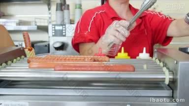 一名女员工在快餐店外送餐厅准备热狗